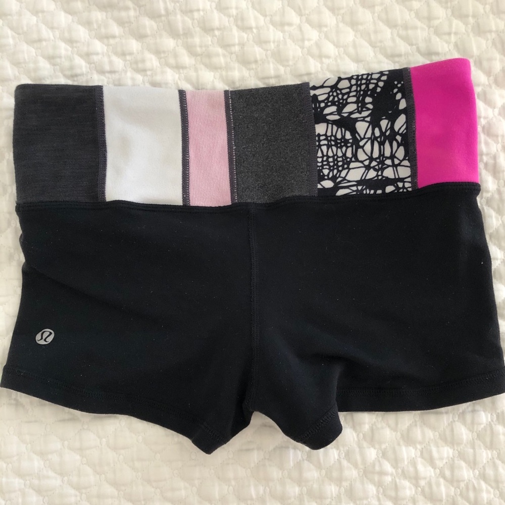 Lululemon Size 4 Reversible Yoga Shorts